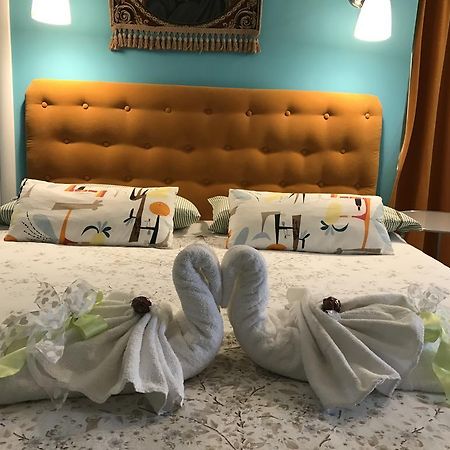 B&B Aurora Domus D'A-Mare ペザロ エクステリア 写真
