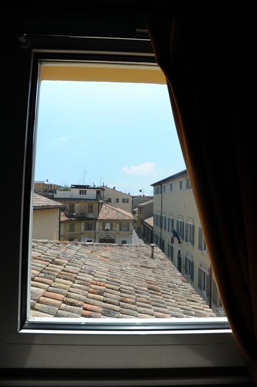 B&B Aurora Domus D'A-Mare ペザロ 部屋 写真