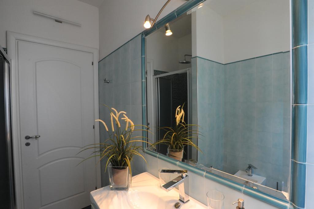 B&B Aurora Domus D'A-Mare ペザロ 部屋 写真