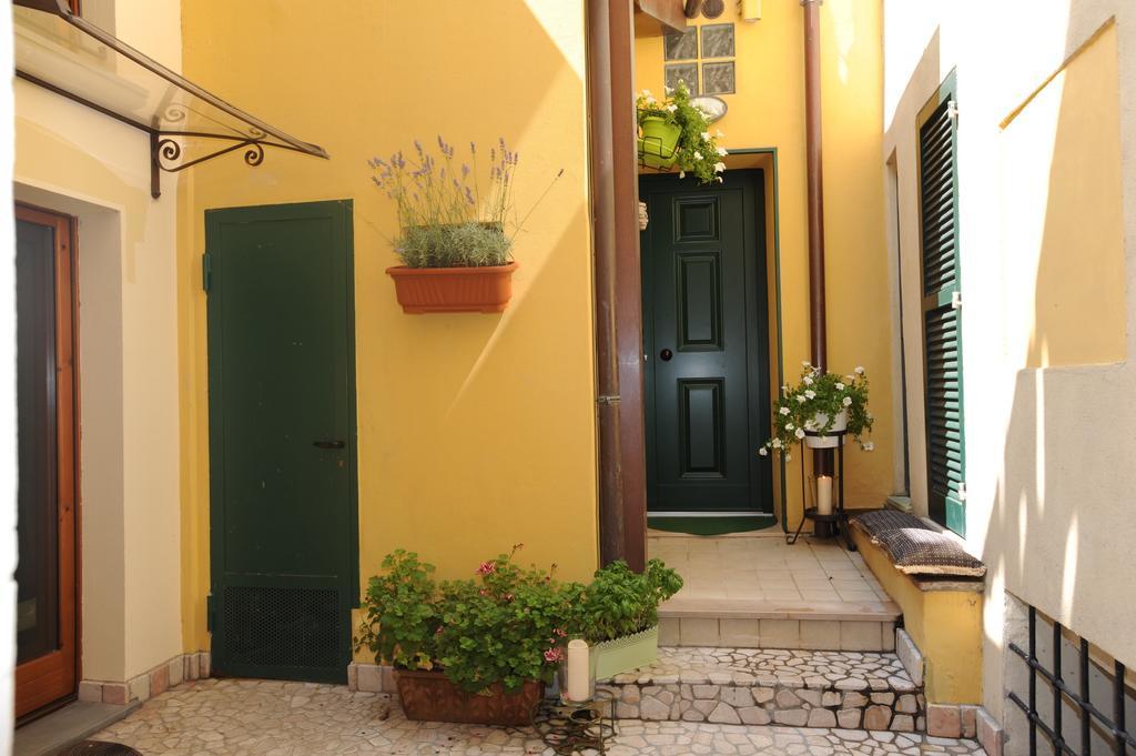B&B Aurora Domus D'A-Mare ペザロ エクステリア 写真