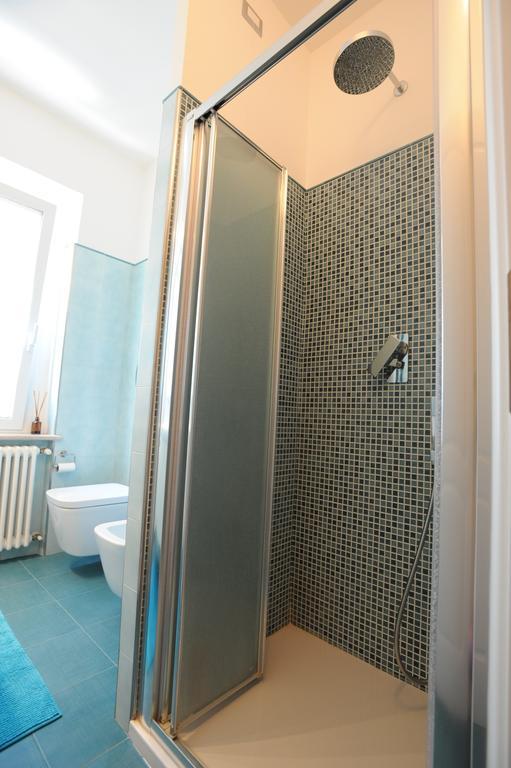 B&B Aurora Domus D'A-Mare ペザロ 部屋 写真