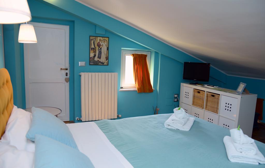 B&B Aurora Domus D'A-Mare ペザロ エクステリア 写真